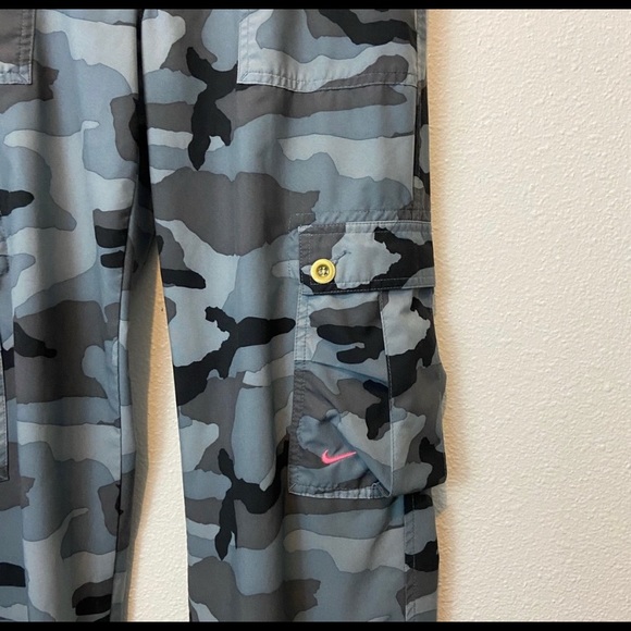 Like new Nike camo cargo pants - Picture 3 of 3